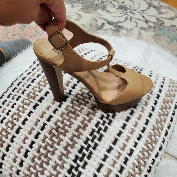 High heels - Picture 3 of 11